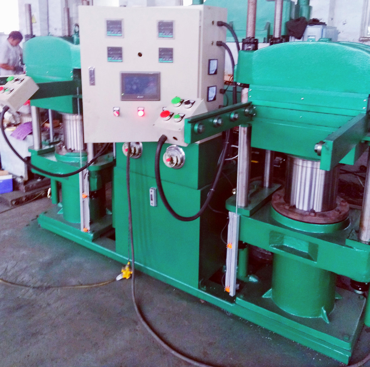 四立柱式平板硫化機-一站雙機平板硫化機-80噸硫化機